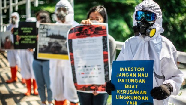 Aktivis Lingkungan Aksi Damai di ADRO, 26 April 2021/dok Walhi dkk Aktivis Lingkungan Aksi Damai di ADRO, 26 April 2021/dok Walhi dkk