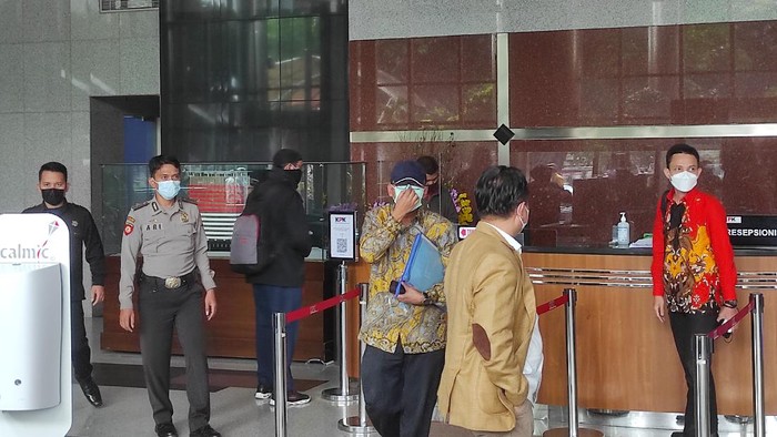 Angin Prayitno usai diperiksa KPK (Azhar-detikcom)