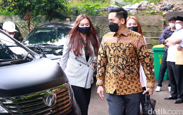 Aura Kasih Aura Kasih hadir dalam sidang putusan cerai di Pengadilan Agama Jakarta Selatan, Rabu (28/04/2021).