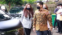 Aura Kasih kini tampil dengan rambut yang lebih berwarna. (Foto: Noel/detikcom) 
