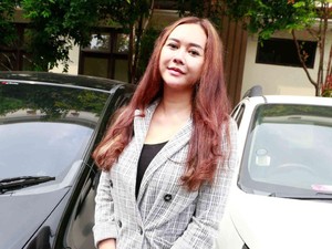 Aura Kasih Ditanya soal Keinginan Menikah Lagi, Jawab Masih Trauma