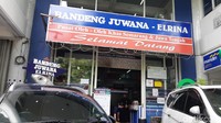 Bandeng Juwana Elrina berada di jalan Pandanaran. Tepat di pusat kota, pusat oleh-oleh ini dekat area Simpang Lima dan Tugu Muda.  (Bonauli/detikcom)