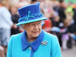 Ratu Elizabeth Tandai Ulang Tahun Pangeran Philip dengan Bunga Mawar