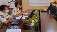 Kedua Bule tersebut diperiksa Satpol PP Provinsi Bali setelah video konten kelabui petugas di sebuah swalayan di Bali viral di media sosial.