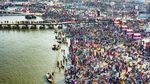 Foto: Kumbh Mela, Mandi Massal yang Bikin Tsunami COVID di India