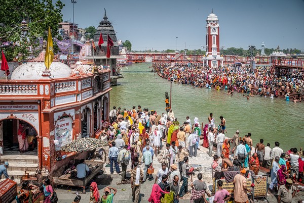 Tradisi ini dilakukan di 4 lokasi, yaitu Haridwar, Prayag, Ujjain dan Nashik. Dan di tahun ini festival diadakan di Kota Haridwar. (iStock) Tradisi ini dilakukan di 4 lokasi, yaitu Haridwar, Prayag, Ujjain dan Nashik. Dan di tahun ini festival diadakan di Kota Haridwar. (iStock)