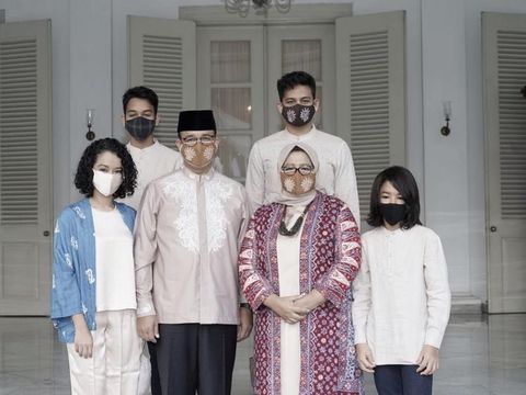 Foto Fery Farhati dan keluarga.