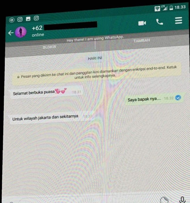 Bisa aja nih si doi ngelesnya. Padahal dalam hati pasti langsung panik tuh. Niat gombalin anaknya malah yang balas bapaknya. Foto: Twitter/@txtdariwasap