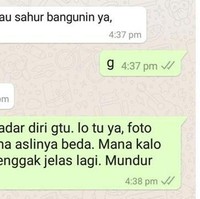 Niatnya sih cuma minta dibangunin sahur tapi ternyata balasan dari si doi justru ngena banget. Auto nyesel deh minta bangunin. Foto: Instagram