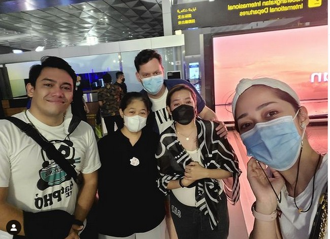 Gracia bahkan siap meninggalkan karier dan keluarganya untuk hidup bersama Jefri di Belanda. Demi kehidupan baru dan pengalaman baru semua Om. Doain dong ya, jawab Gracia Indri saat ditanya Irfan Hakim soal alasannya pindah ke Belanda dalam sebuah episode di kanal YouTube Irfan. (Foto: Instagram/@graciaz14)