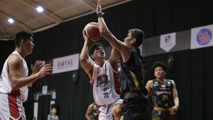 IBL Louvre Dewa United vs Bima Perkasa