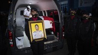 Jenazah beliau tiba di Bandara SMB II Palembang, Sumatera Selatan (Sumsel), sekitar pukul 19.30 Wib rencananya dibawa menuju Desa Tegal Besar, Kecamatan Belitang, Kabupaten Oku Timur, Sumsel.
