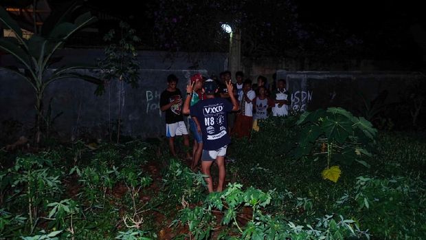 Klo butuhTKP keranda melayang di  RT 01/004, Kel. Sawangan Baru, Depok. Kejadian tahun 2016 (detikcom)