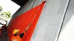 Bersih-bersih di Kolong Jembatan Tanah Abang
