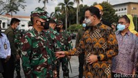 Erick mengatakan bahwa kebetulan PT Pelindo I-IV sedang memperbaiki fasilitas yang dikelola oleh BUMN pelabuhan tersebut, salah satunya adalah Sunda Kelapa.