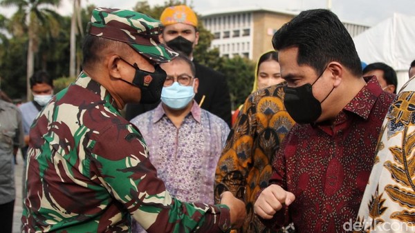 Erick Thohir menyinggung situasi pandemi virus Corona (COVID-19), di mana pariwisata berbasis turis lokal sudah saatnya untuk dibangun. Dia tak menampik bahwa turis internasional penting, tapi turis lokal tidak boleh dilupakan. Erick Thohir menyinggung situasi pandemi virus Corona (COVID-19), di mana pariwisata berbasis turis lokal sudah saatnya untuk dibangun. Dia tak menampik bahwa turis internasional penting, tapi turis lokal tidak boleh dilupakan.
