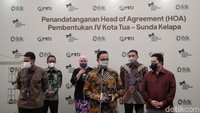 Kegiatan penandatanganan Perjanjian Pokok Tentang Pembentukan Perusahaan Patungan Pengelola Kawasan Kota Tua - Sunda Kelapa itu disaksikan oleh Erick Thohir, Menteri Pariwisata dan Ekonomi Kreatif Sandiaga Uno, dan Gubernur DKI Jakarta Anies Rasyid Baswedan.