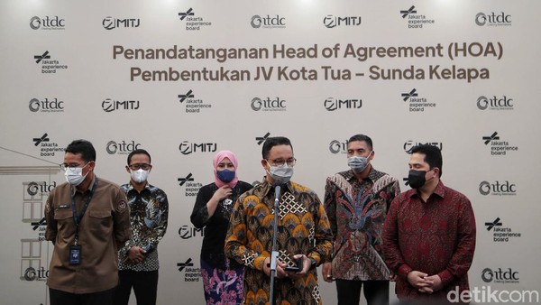 Kegiatan penandatanganan Perjanjian Pokok Tentang Pembentukan Perusahaan Patungan Pengelola Kawasan Kota Tua - Sunda Kelapa itu disaksikan oleh Erick Thohir, Menteri Pariwisata dan Ekonomi Kreatif Sandiaga Uno, dan Gubernur DKI Jakarta Anies Rasyid Baswedan. Kegiatan penandatanganan Perjanjian Pokok Tentang Pembentukan Perusahaan Patungan Pengelola Kawasan Kota Tua - Sunda Kelapa itu disaksikan oleh Erick Thohir, Menteri Pariwisata dan Ekonomi Kreatif Sandiaga Uno, dan Gubernur DKI Jakarta Anies Rasyid Baswedan.