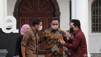 Keterlibatan BUMN Pariwisata ITDC dalam pengembangan Kota Tua-Sunda Kelapa mengingat daya tarik di kedua lokasi tersebut berupa bangunan dan fasilitas yang mayoritas merupakan aset milik BUMN seperti Pelabuhan Sunda Kelapa milik Pelindo 2, Stasiun Kota/BEOS milik KAI, Museum Bank Mandiri milik Bank Mandiri, dan lain sebagainya.