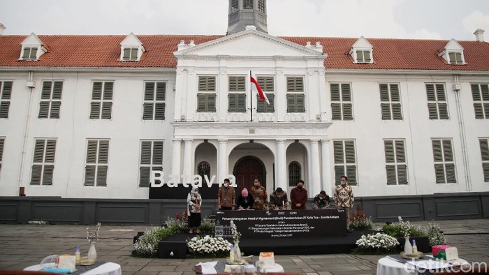 Kota Tua-Sunda Kelapa Bergegas Jadi Wisata Kelas Dunia Kawasan Kota Tua dan Sunda Kelapa merupakan salah satu magnet wisatawan di Jakarta. Kabar baiknya, kawasan ini bakal direvitalisasi menjadi berkelas dunia.