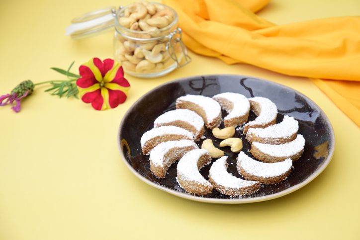 5 Kreasi Kue Putri Salju Kekinian yang Lumer di Mulut
