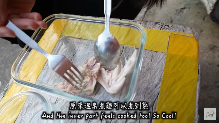 masak ayam langsung di pemandian air panas