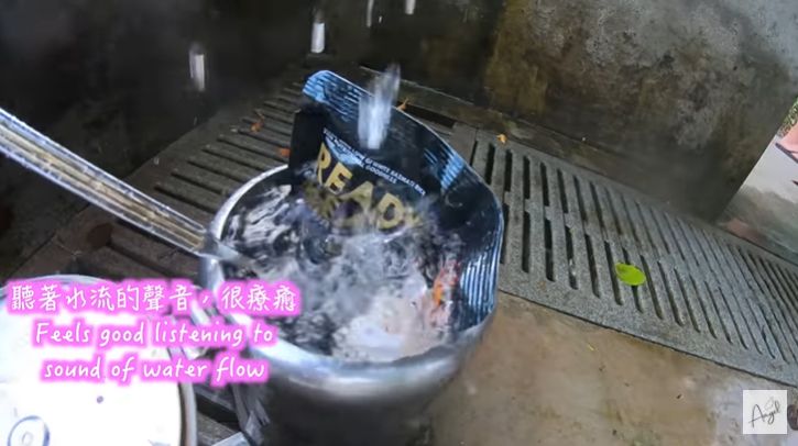 masak ayam langsung di pemandian air panas