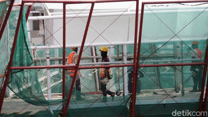 Pembangunan skybridge untuk integrasi halte TransJakarta CSW dengan Stasiun MRT ASEAN terus dikebut. Proyek tersebut ditargetkan selesai pada Mei 2021.