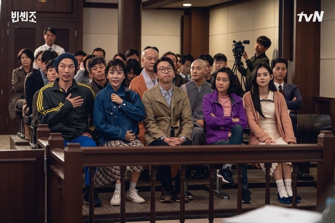 Momen Kocak Vincenzo, Penghuni Geumga Plaza