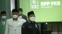 Suasana penuh keakraban tampak saat pimpinan dari dua partai tersebut bersua. Setelah itu, Muhammad Hasanuddin Wahid dan Ahmad Syaikhu terlihat jalan bersama menuju tangga. Tampak di belakang keduanya elite Partai PKS dan PBB mengikuti.