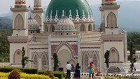 Masjid ini menjadi masjid termegah di Kabupaten Tapanuli Selatan. Pada Jumat (22/1) lalu Masjid Agung Syahrun Nur Tapanuli Selatan (Tapsel) diresmikan operasionalnya.