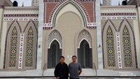 Penampakan Masjid Agung Syahrun Nur Sipirok dari pintu depan masjid.