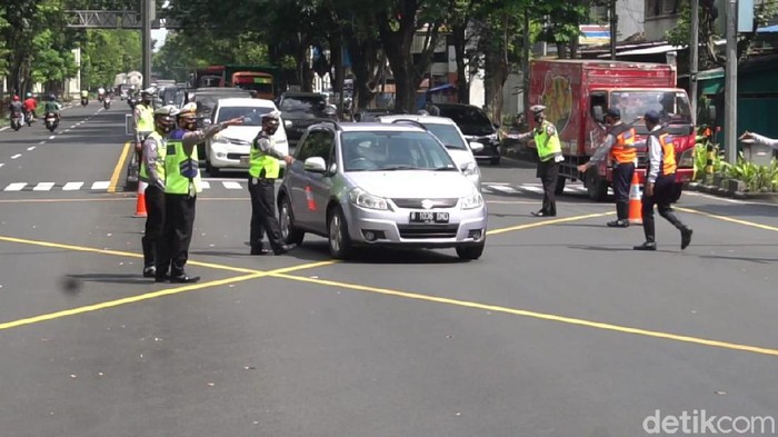 Pemeriksaan kendaraan masuk Solo, 28/4/2021