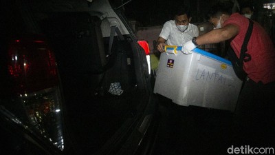 Penampakan Boks Kontainer Hasil Penggeledahan Eks Markas FPI