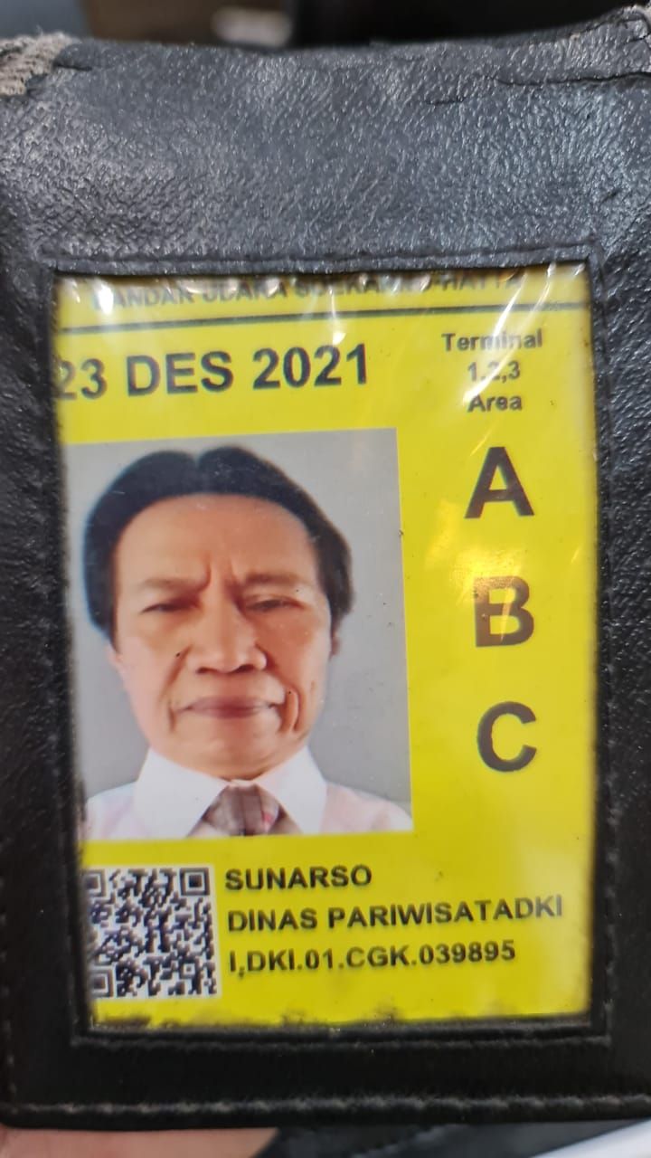 Penampakan kartu pas pensiunan Dinas Pariwisata DKI Jakarta tersangka mafia karantina. Foto dikirim Kasubdit Kamneg PMJ AKBP Raindra