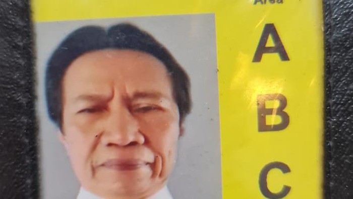 Penampakan kartu pas pensiunan Dinas Pariwisata DKI Jakarta tersangka mafia karantina. Foto dikirim Kasubdit Kamneg PMJ AKBP Raindra