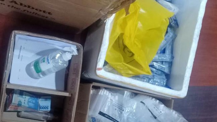 Penggerebekan lokasi rapid test antigen dengan alat bekas di Bandara Kualanamu (dok. Istimewa) Penggerebekan lokasi rapid test antigen dengan alat bekas di Bandara Kualanamu (dok. Istimewa)