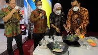 Bank BTN menggandeng 5 pengembang besar dengan proyek TOD untuk mendukung Gerakan 1 Juta Kompor Induksi. Melalui kemitraan tersebut, seluruh hunian di TOD yang dibiayai Bank BTN dari para pengembang tersebut akan mendapatkan fasilitas kompor induksi. Ke depannya, Bank BTN akan terus menggandeng pengembang-pengembang lainnya baik subsidi maupun non-subsidi dalam rangka mendukung Gerakan 1 Juta Kompor Induksi