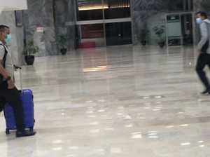 KPK Bawa 2 Koper Usai Geledah Ruangan Azis Syamsuddin