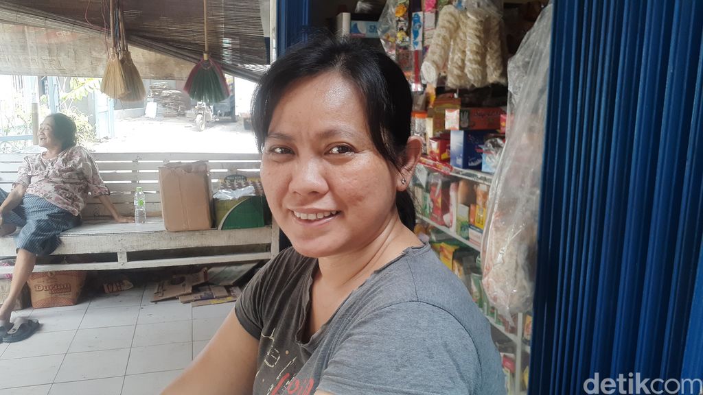 Perbaikan longsor Jl Tanjung Burung, Teluknaga, Kabupaten Tangerang, 28 April 2021. (Afzal Nur Iman/detikcom)