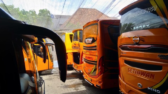 perusahaan otobus (PO) di Blitar Raya