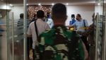 Potret Polisi Gerebek Layanan Tes Antigen Bekas di Bandara Kualanamu