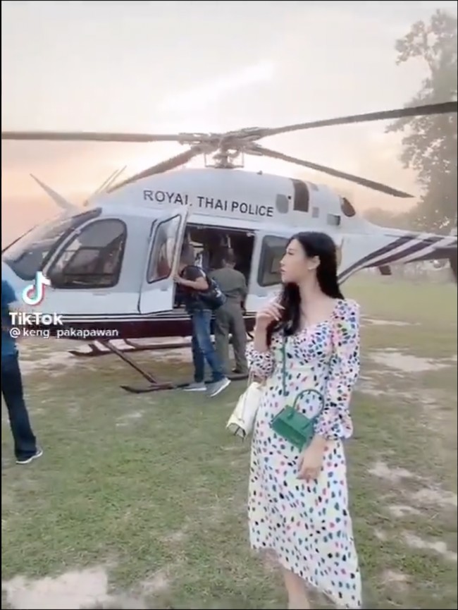 Kabarnya video itu sudah dibuat pada 28 September 2019. Namun karena merasa video-videonya itu mengancam citra organisasi, maka pihak kepolisian sampai saat ini masih melakukan penyelidikan lebih lanjut. Komandan polisi Udon Thani, Pitsanu Unhaseri sendiri sudah memberikan sanksi kepada Akkarapol berupa penurunan pangkat dan dipindahkan ke pos yang tidak aktif. Foto: Dok. TikTok @keng_pakapawan