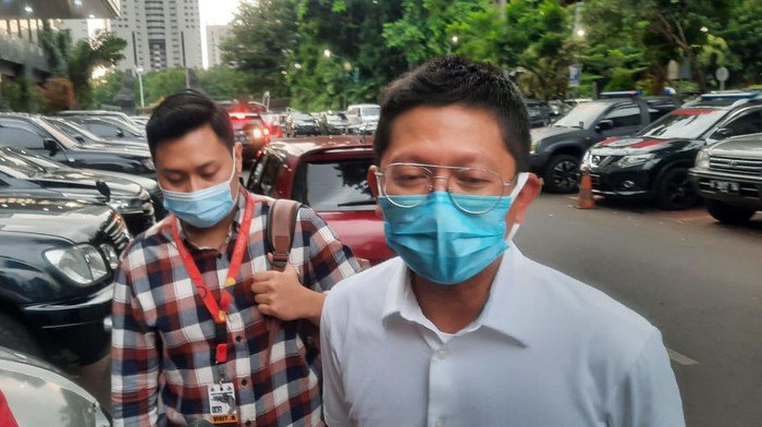 Presiden Persija Mohamad Prapanca usai menjalani pemeriksaan soal kerumunan Jakmania di Bundaran HI