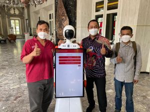 Canggih! Pemkot Semarang Sediakan Robot Penyambut Tamu di Balai Kota
