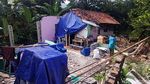 Penampakan Rumah Ambruk Akibat Gempa di Sukabumi