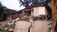BPBD Jabar melaporkan sedikitnya delapan rumah rusak akibat gempa yang berpusat di sebelah tenggara Kabupaten Sukabumi pada Selasa (27/4/2021) kemarin. 