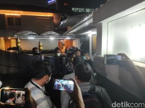 Penyidik KPK Juga Geledah Rumah Azis Syamsuddin