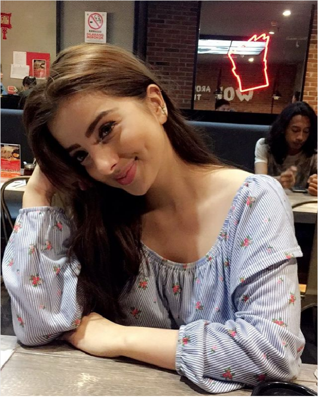 Beberapa waktu lalu Sarah mengunggah foto yang menunjukkan bahwa dirinya bermain bowling dengan Verrel. Foto: Instagram @saraminti