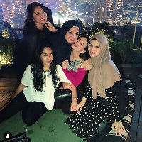 Dalam berbagai postingan, terlihat jika ia sering menghabiskan waktu dengan sepupunya baik di Indonesia maupun luar negeri. Foto: Instagram @saraminti